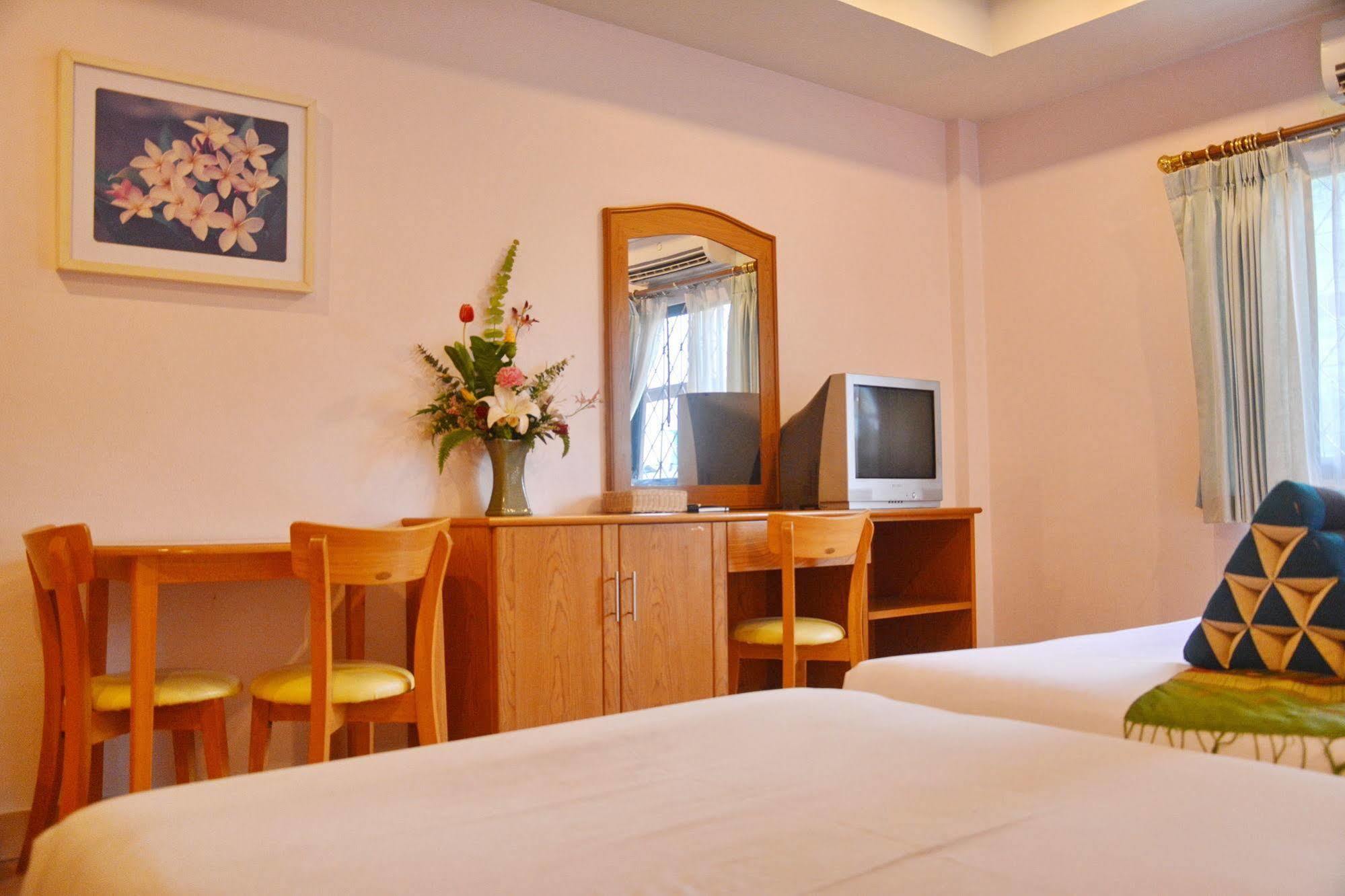 Seven Oaks Inn 좀티엔 비치 외부 사진